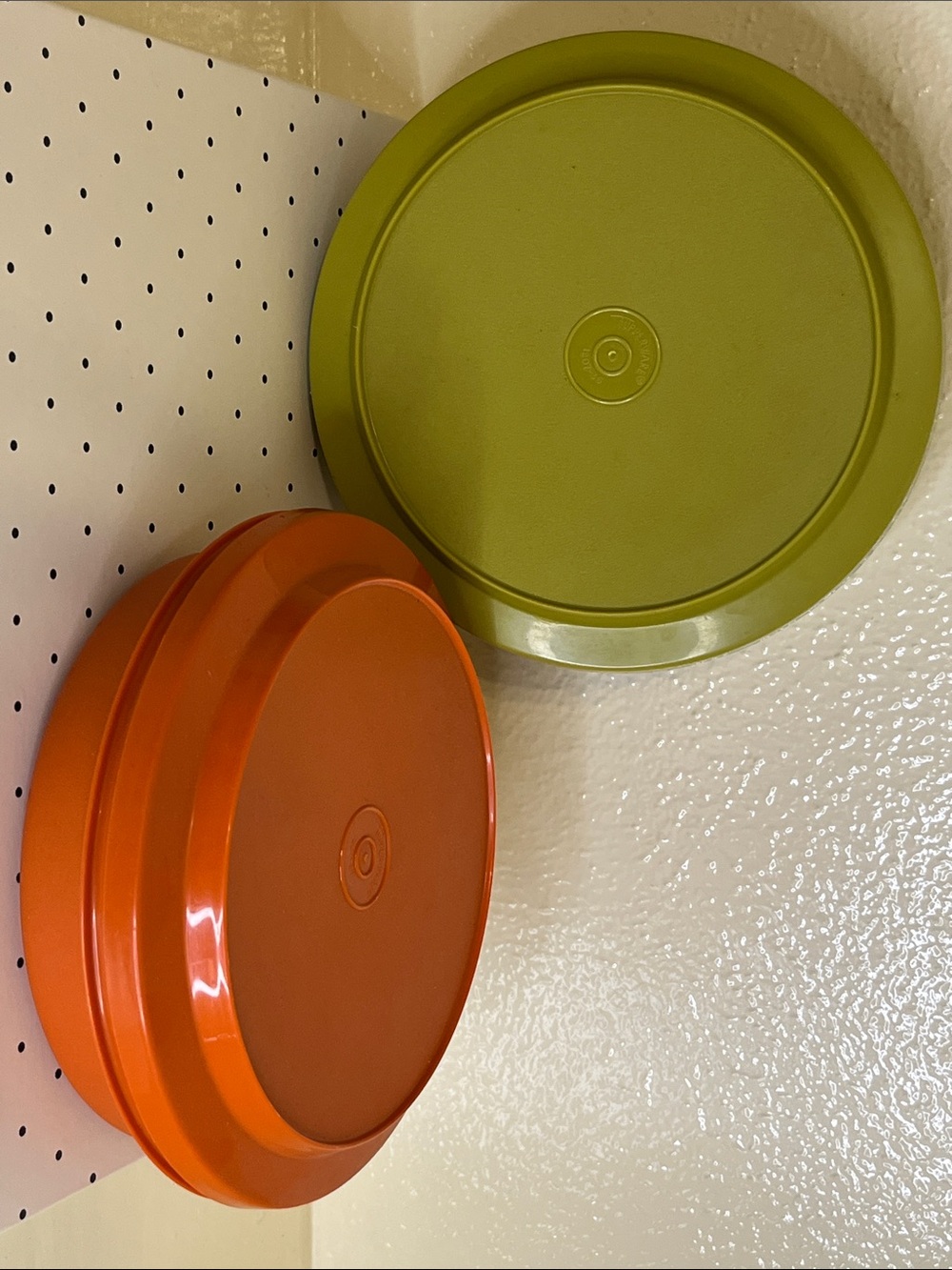 Set of 2 Tupperware Seal N Serve Bowls. Avocado Green & Harvest Orange.